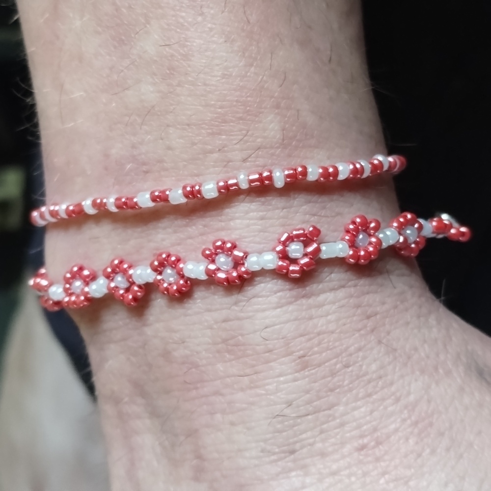 Matching pink and pearl daisy bracelet set